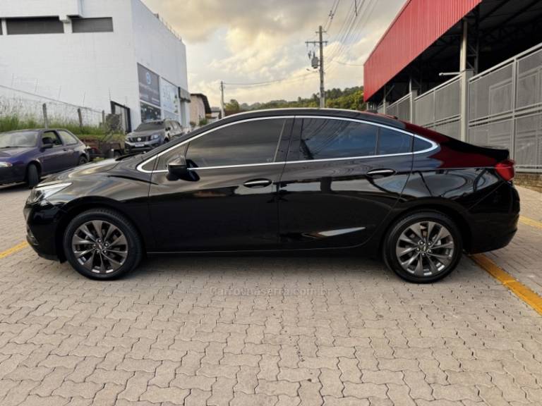 CHEVROLET - CRUZE - 2017/2018 - Preta - R$ 92.990,00