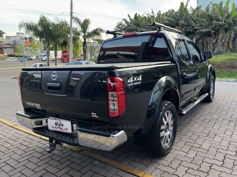 NISSAN - FRONTIER - 2013/2014 - Preta - R$ 105.990,00