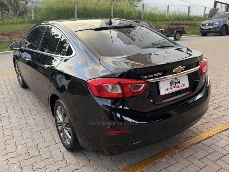 CHEVROLET - CRUZE - 2017/2018 - Preta - R$ 92.990,00