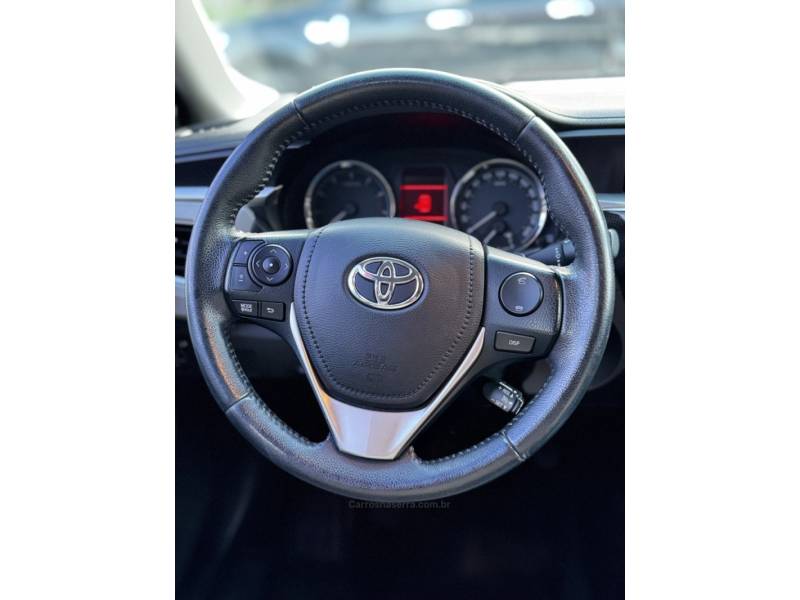 TOYOTA - COROLLA - 2016/2017 - Branca - R$ 94.990,00