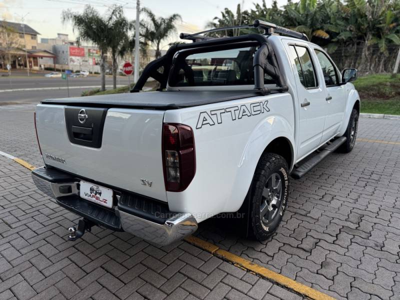NISSAN - FRONTIER - 2015/2016 - Branca - R$ 114.990,00