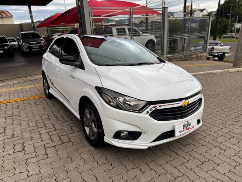 CHEVROLET - ONIX - 2017/2018 - Branca - R$ 66.990,00