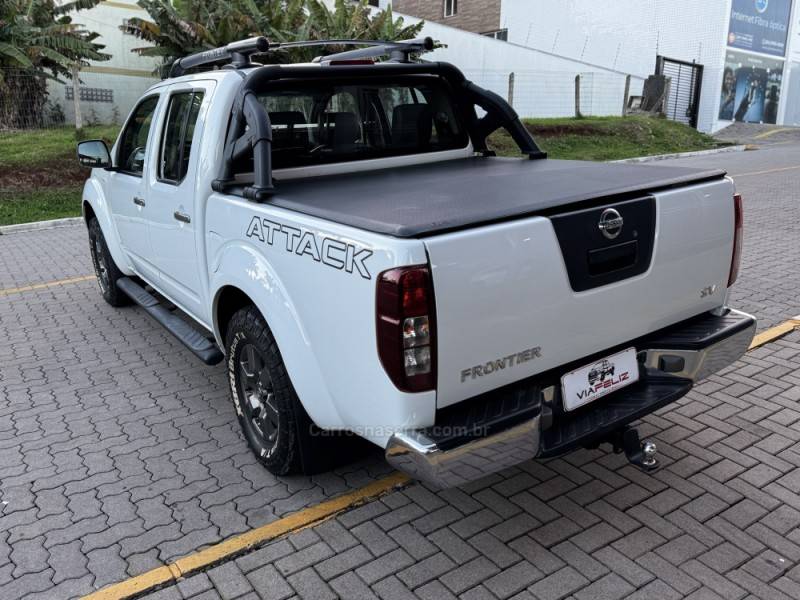 NISSAN - FRONTIER - 2015/2016 - Branca - R$ 114.990,00