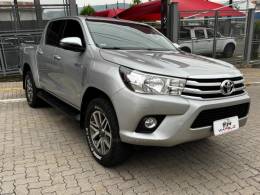 TOYOTA - HILUX - 2017/2018 - Prata - R$ 181.990,00