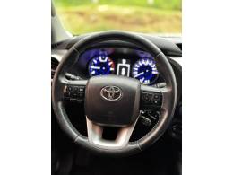 TOYOTA - HILUX - 2017/2018 - Prata - R$ 181.990,00