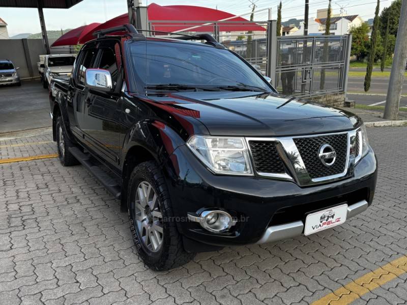 NISSAN - FRONTIER - 2013/2014 - Preta - R$ 105.990,00