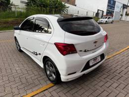 CHEVROLET - ONIX - 2017/2018 - Branca - R$ 66.990,00