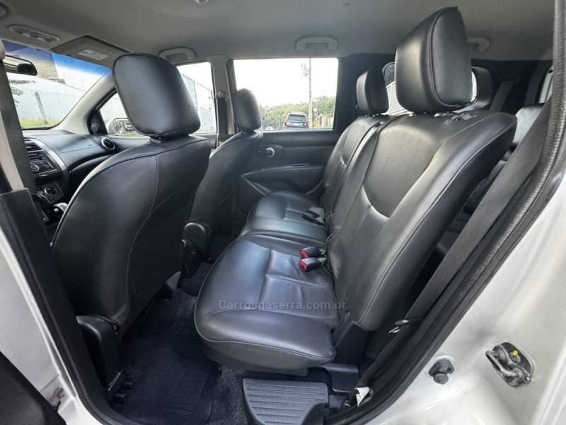 NISSAN - GRAND LIVINA - 2012/2013 - Prata - R$ 48.990,00