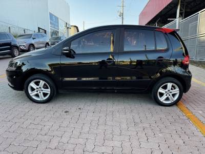 VOLKSWAGEN - FOX - 2015/2016 - Preta - R$ 49.990,00