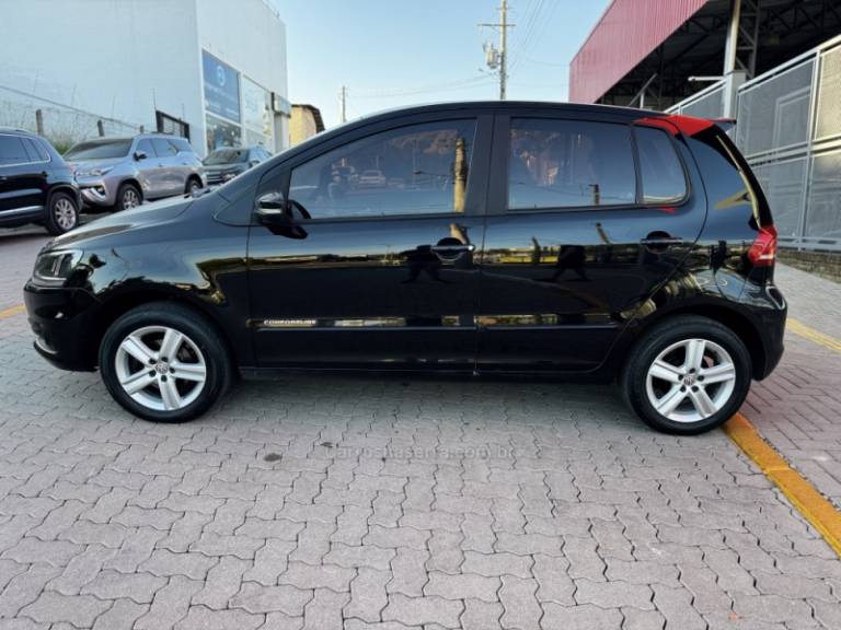 VOLKSWAGEN - FOX - 2015/2016 - Preta - R$ 49.990,00