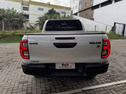 TOYOTA - HILUX - 2023/2023 - Branca - R$ 289.990,00