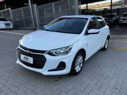 CHEVROLET - ONIX - 2022/2023 - Branca - R$ 81.990,00
