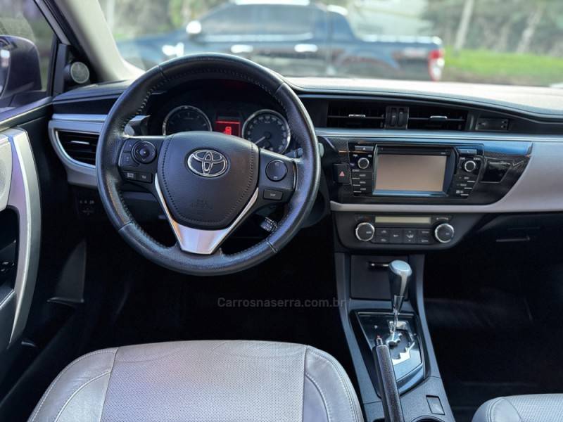 TOYOTA - COROLLA - 2016/2017 - Branca - R$ 94.990,00