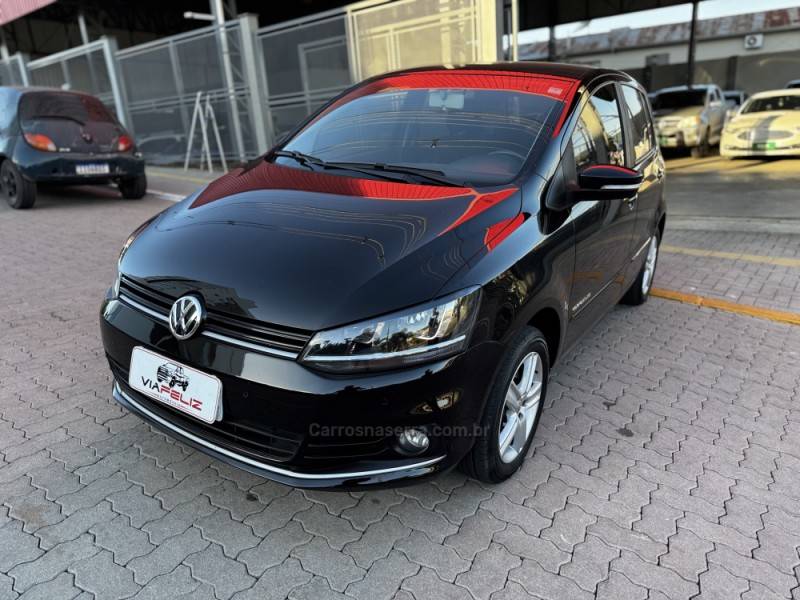 VOLKSWAGEN - FOX - 2015/2016 - Preta - R$ 49.990,00