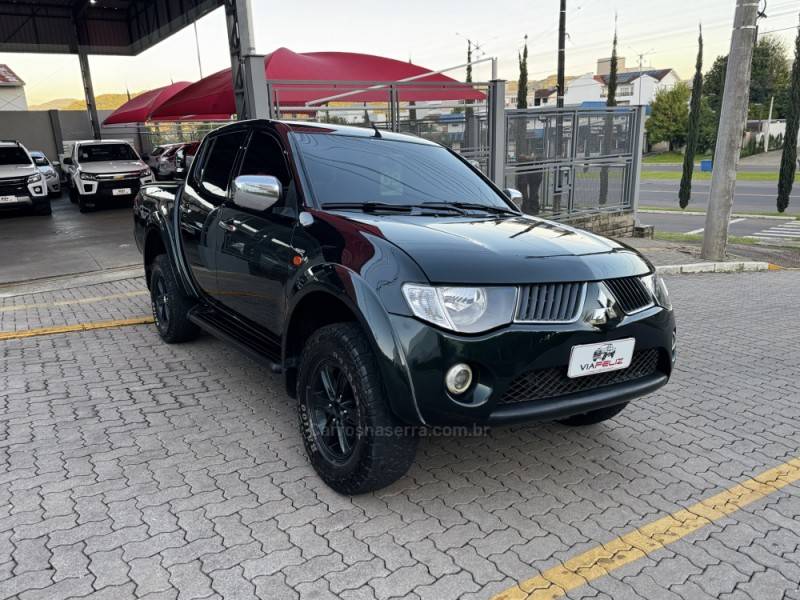 MITSUBISHI - L200 - 2008/2009 - Verde - R$ 92.990,00