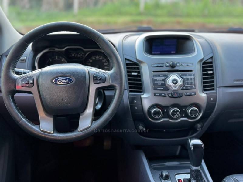 FORD - RANGER - 2012/2013 - Preta - R$ 111.990,00