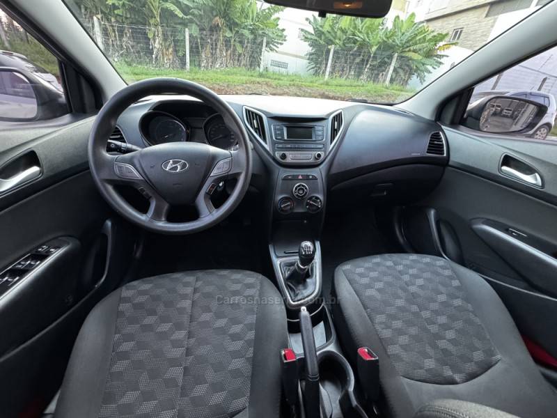 HYUNDAI - HB20 - 2016/2017 - Cinza - R$ 58.990,00