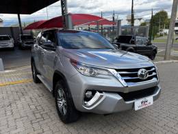 TOYOTA - HILUX SW4 - 2020/2020 - Prata - R$ 209.990,00