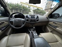 TOYOTA - HILUX SW4 - 2013/2013 - Prata - R$ 139.990,00