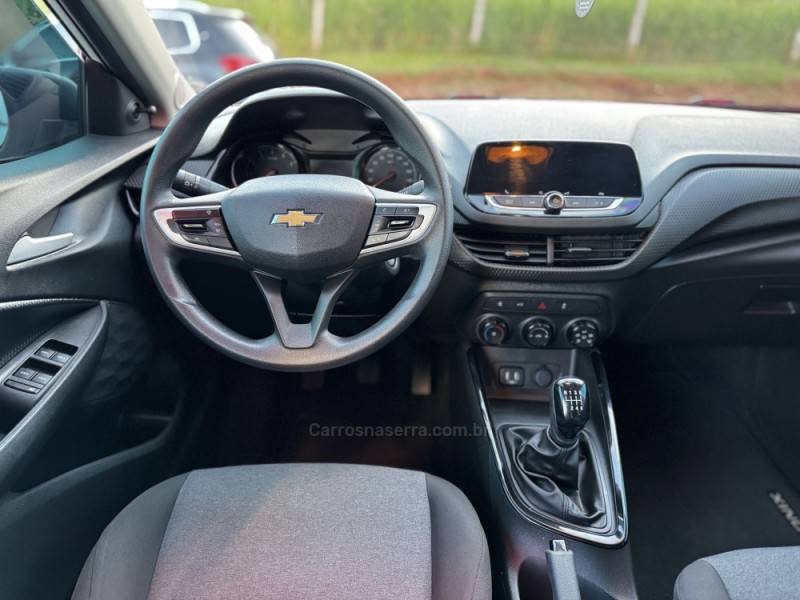 CHEVROLET - ONIX - 2022/2023 - Branca - R$ 77.990,00