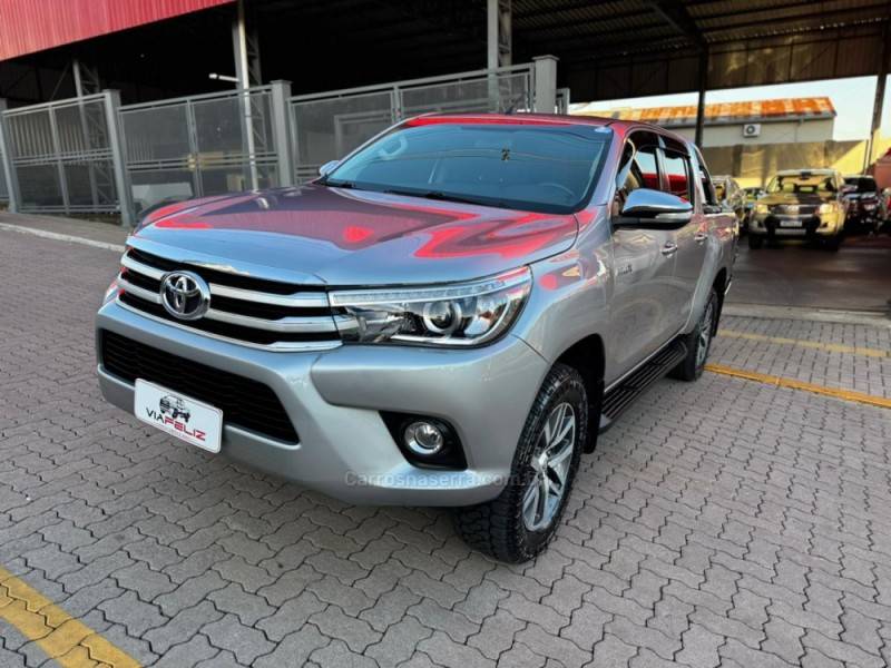 TOYOTA - HILUX - 2016/2016 - Prata - R$ 179.990,00