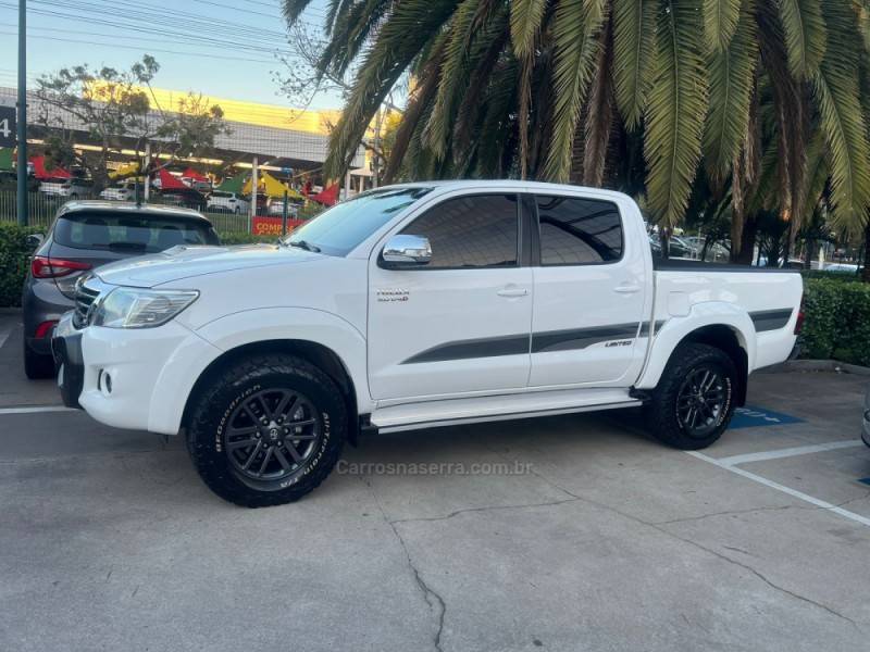 TOYOTA - HILUX - 2015/2015 - Branca - R$ 159.990,00