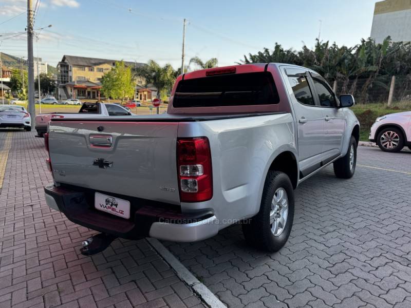 CHEVROLET - S10 - 2014/2014 - Prata - R$ 105.990,00