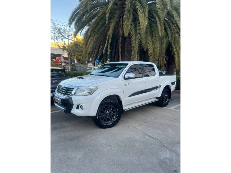 TOYOTA - HILUX - 2015/2015 - Branca - R$ 159.990,00