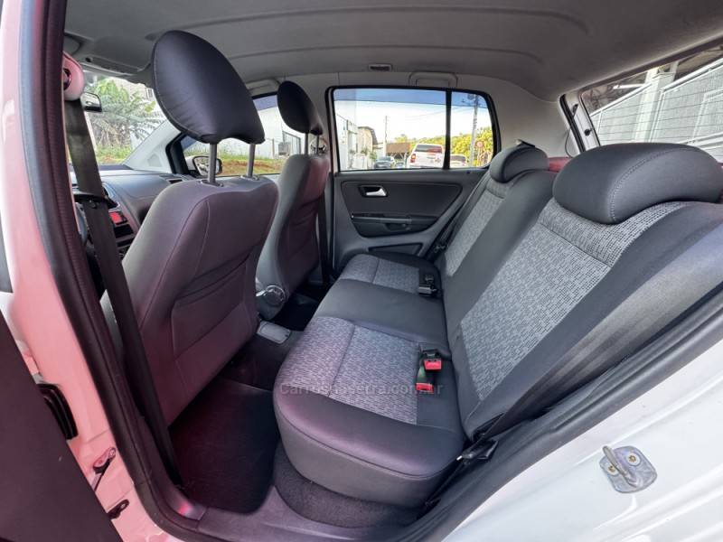 VOLKSWAGEN - FOX - 2013/2014 - Branca - R$ 43.990,00