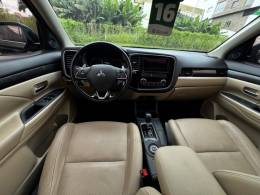 MITSUBISHI - OUTLANDER - 2015/2016 - Preta - R$ 119.990,00