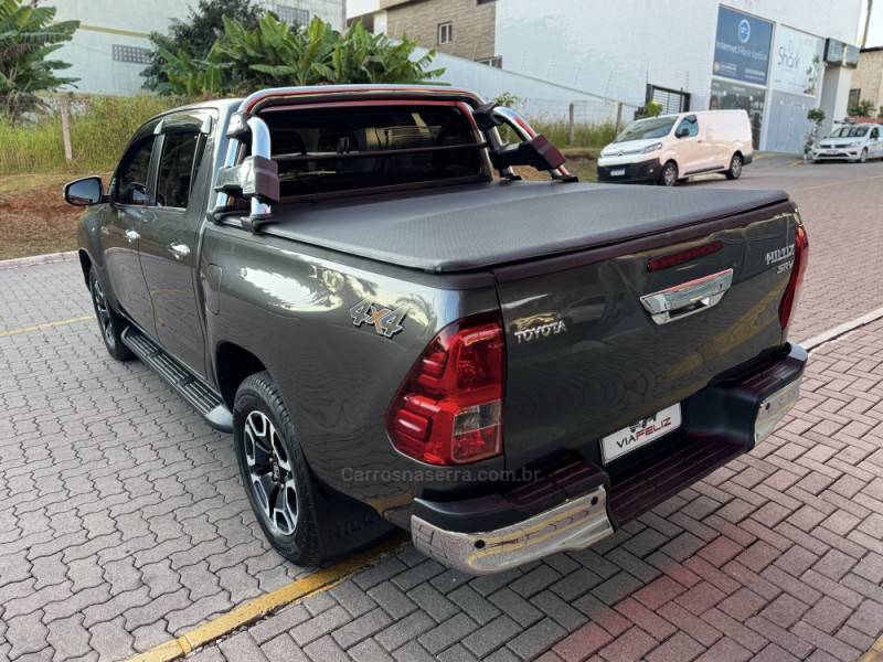 TOYOTA - HILUX - 2021/2021 - Cinza - R$ 224.990,00