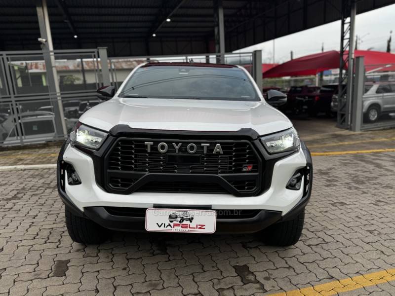 TOYOTA - HILUX - 2023/2023 - Branca - R$ 289.990,00
