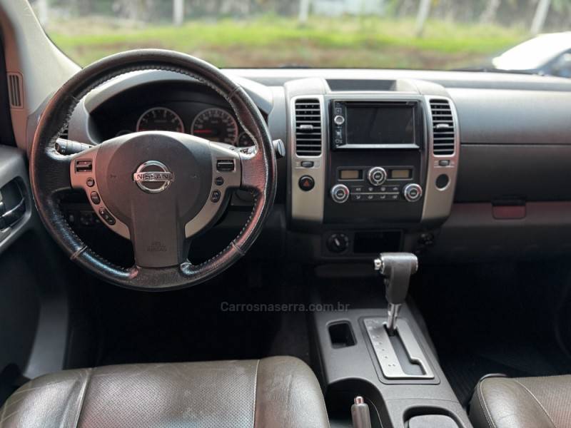NISSAN - FRONTIER - 2013/2014 - Preta - R$ 105.990,00