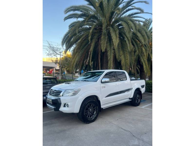 TOYOTA - HILUX - 2015/2015 - Branca - R$ 159.990,00