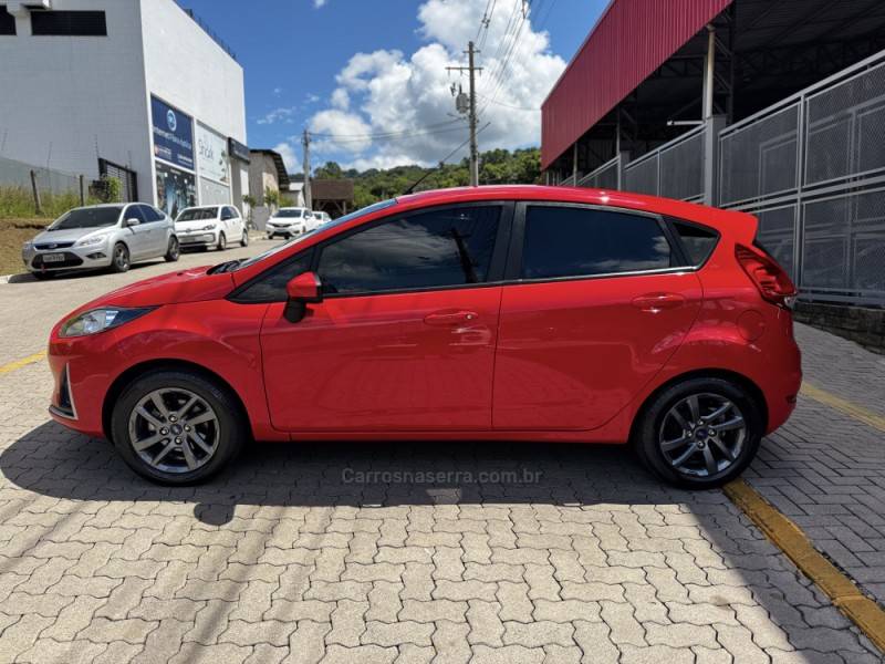 FORD - FIESTA - 2018/2018 - Vermelha - R$ 63.990,00