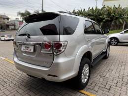 TOYOTA - HILUX SW4 - 2013/2013 - Prata - R$ 139.990,00