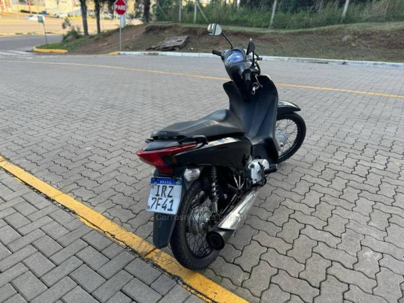 HONDA - BIZ 125 - 2011/2011 - Preta - R$ 9.990,00