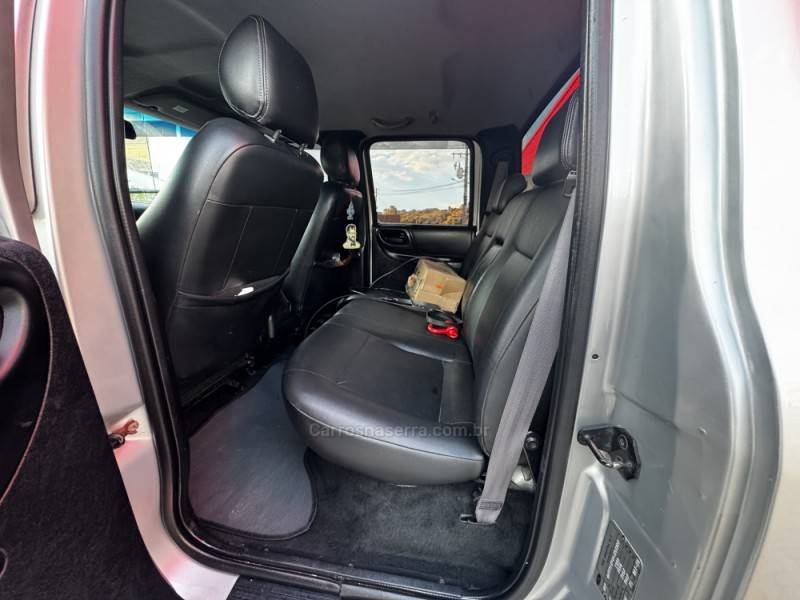 FORD - RANGER - 2010/2011 - Prata - R$ 94.990,00