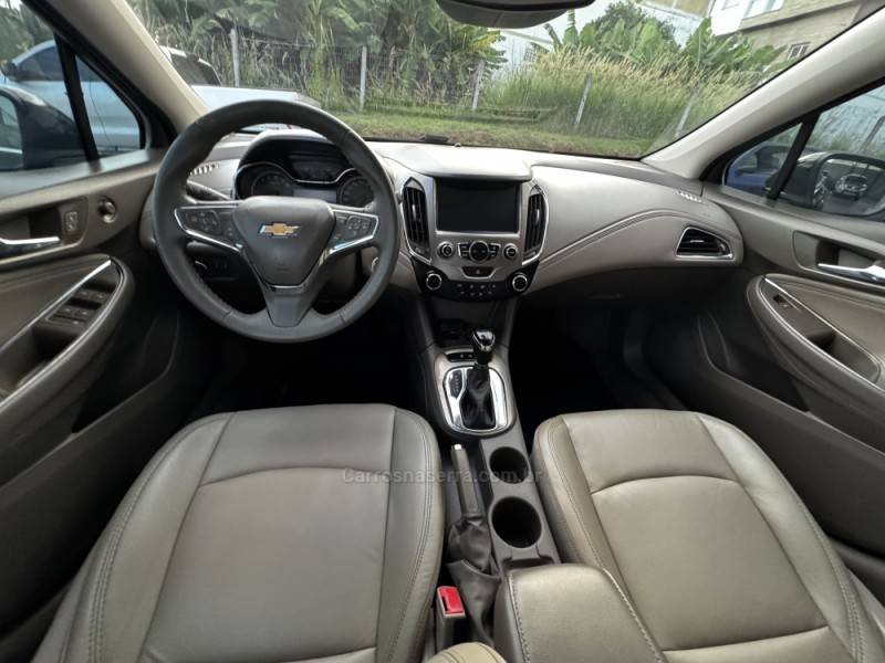 CHEVROLET - CRUZE - 2017/2018 - Preta - R$ 92.990,00