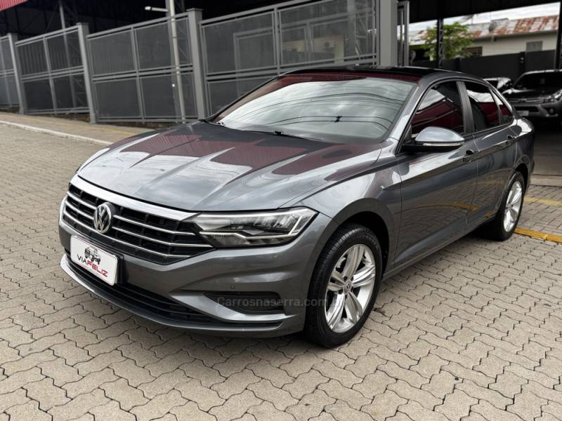 VOLKSWAGEN - JETTA - 2018/2019 - Cinza - R$ 109.990,00