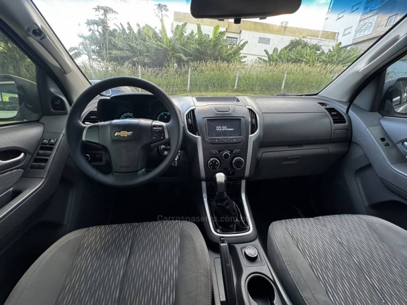 CHEVROLET - S10 - 2015/2016 - Prata - R$ 127.990,00