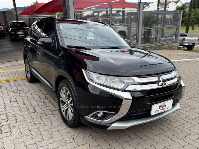 MITSUBISHI - OUTLANDER - 2015/2016 - Preta - R$ 119.990,00