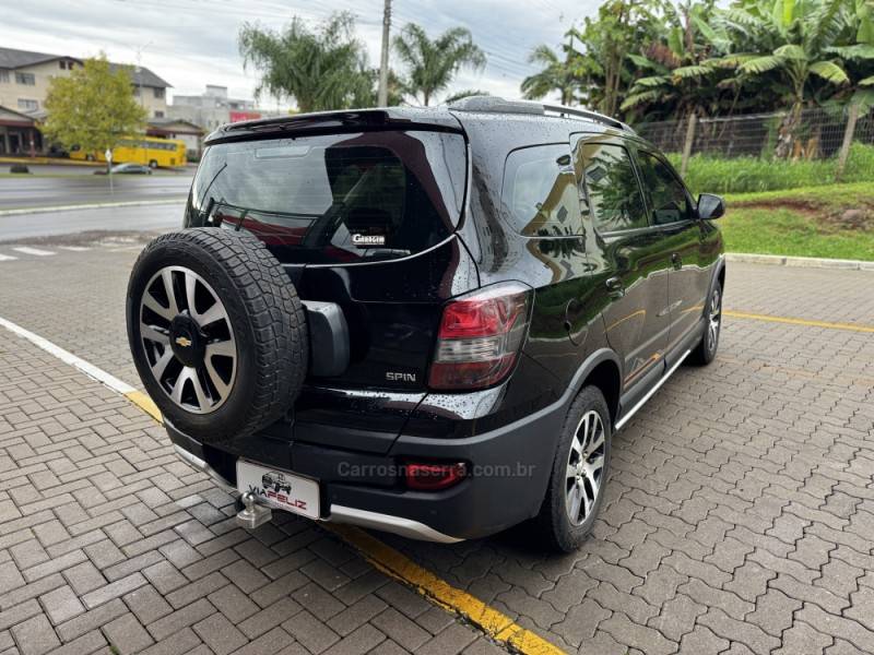 CHEVROLET - SPIN - 2016/2017 - Preta - R$ 65.990,00