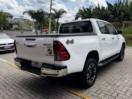 TOYOTA - HILUX - 2021/2021 - Branca - R$ 219.990,00