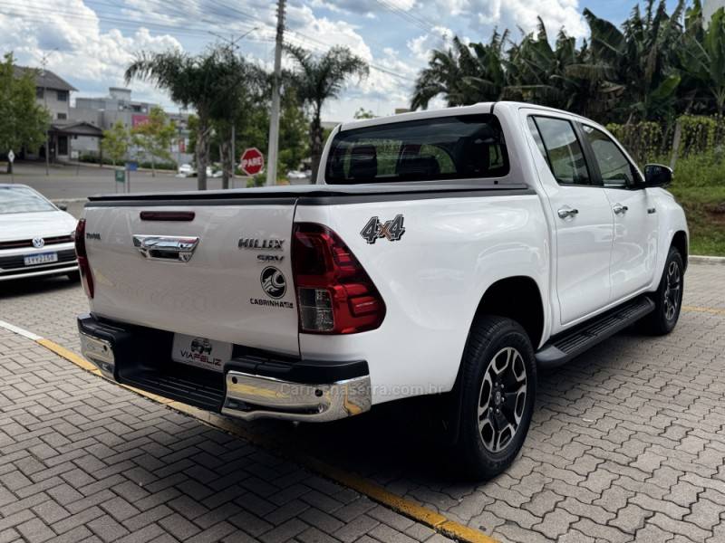 TOYOTA - HILUX - 2021/2021 - Branca - R$ 219.990,00