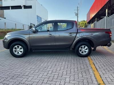 MITSUBISHI - L200 TRITON - 2017/2018 - Cinza - R$ 145.990,00