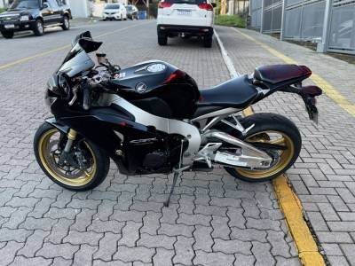 HONDA - CBR 1000RR - 2010/2010 - Preta - R$ 44.990,00