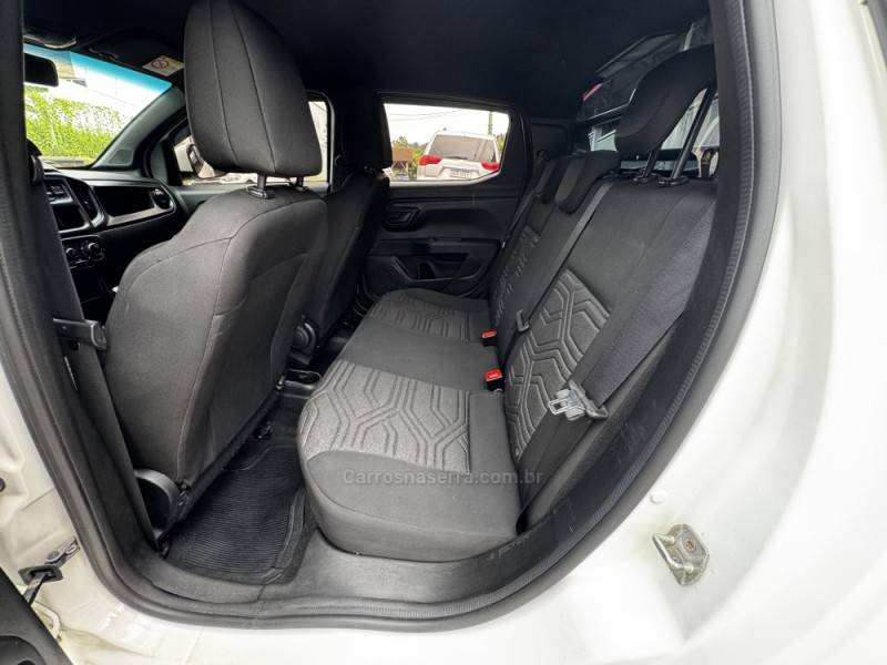 FIAT - STRADA - 2021/2022 - Branca - R$ 93.990,00