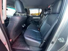 TOYOTA - HILUX - 2016/2016 - Prata - R$ 179.990,00