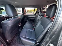 TOYOTA - HILUX - 2021/2021 - Cinza - R$ 224.990,00